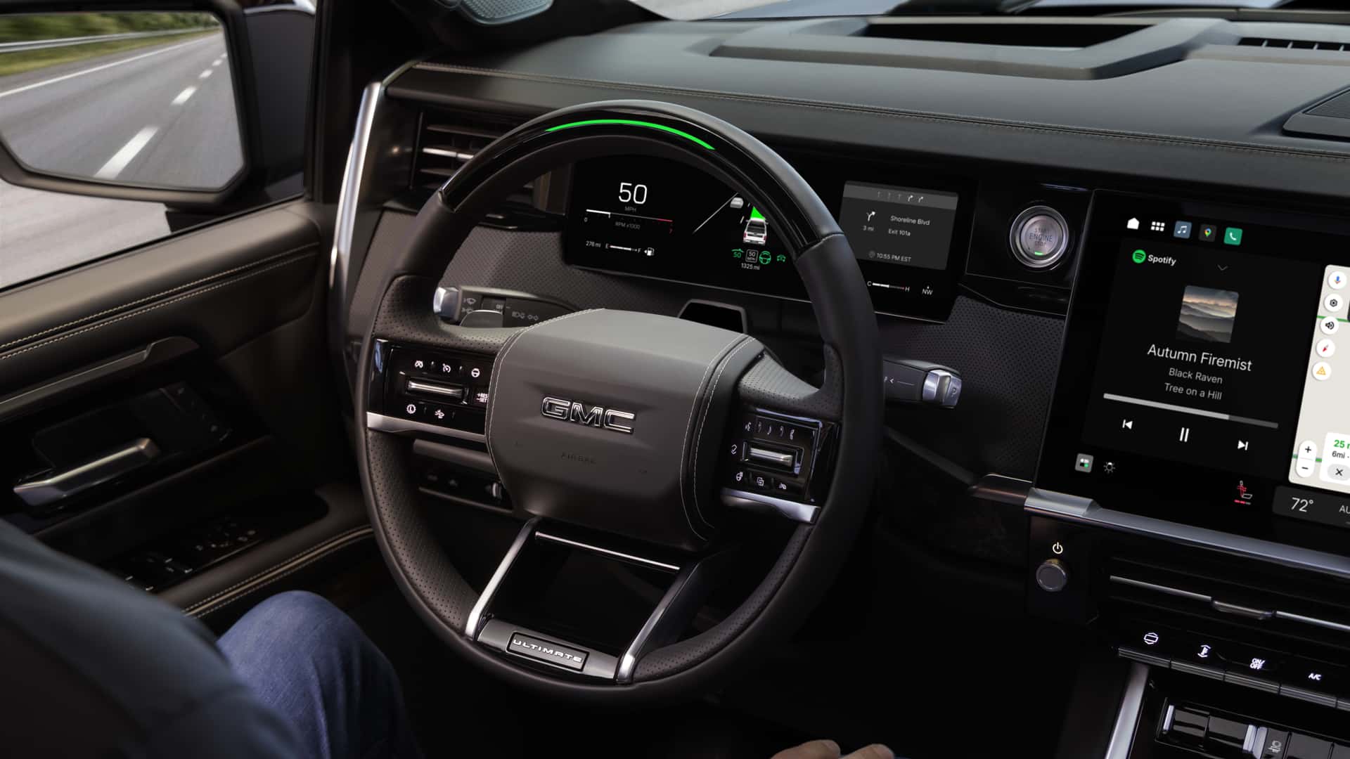 Передняя панель GMC Sierra 1500 Denali Ultimate с экраном пассажира