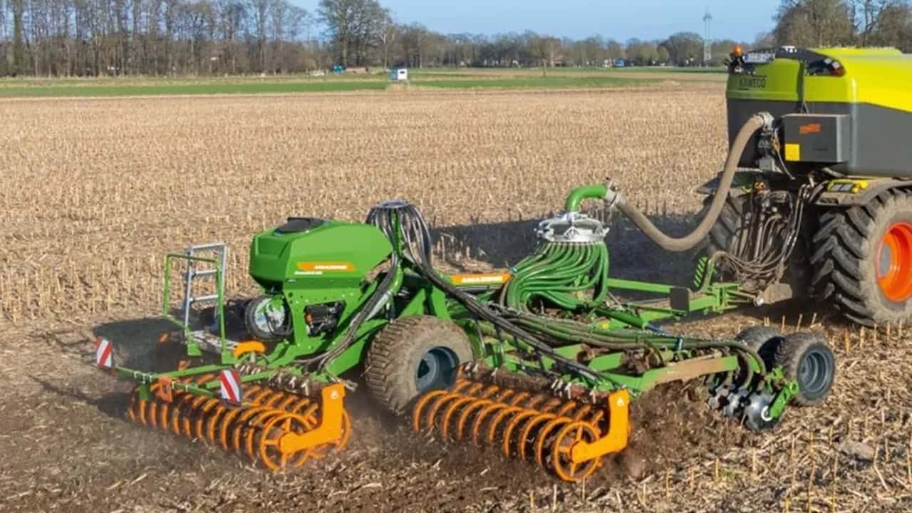 Amazone Catros pro con liquami: erpice e Vogelsang insieme