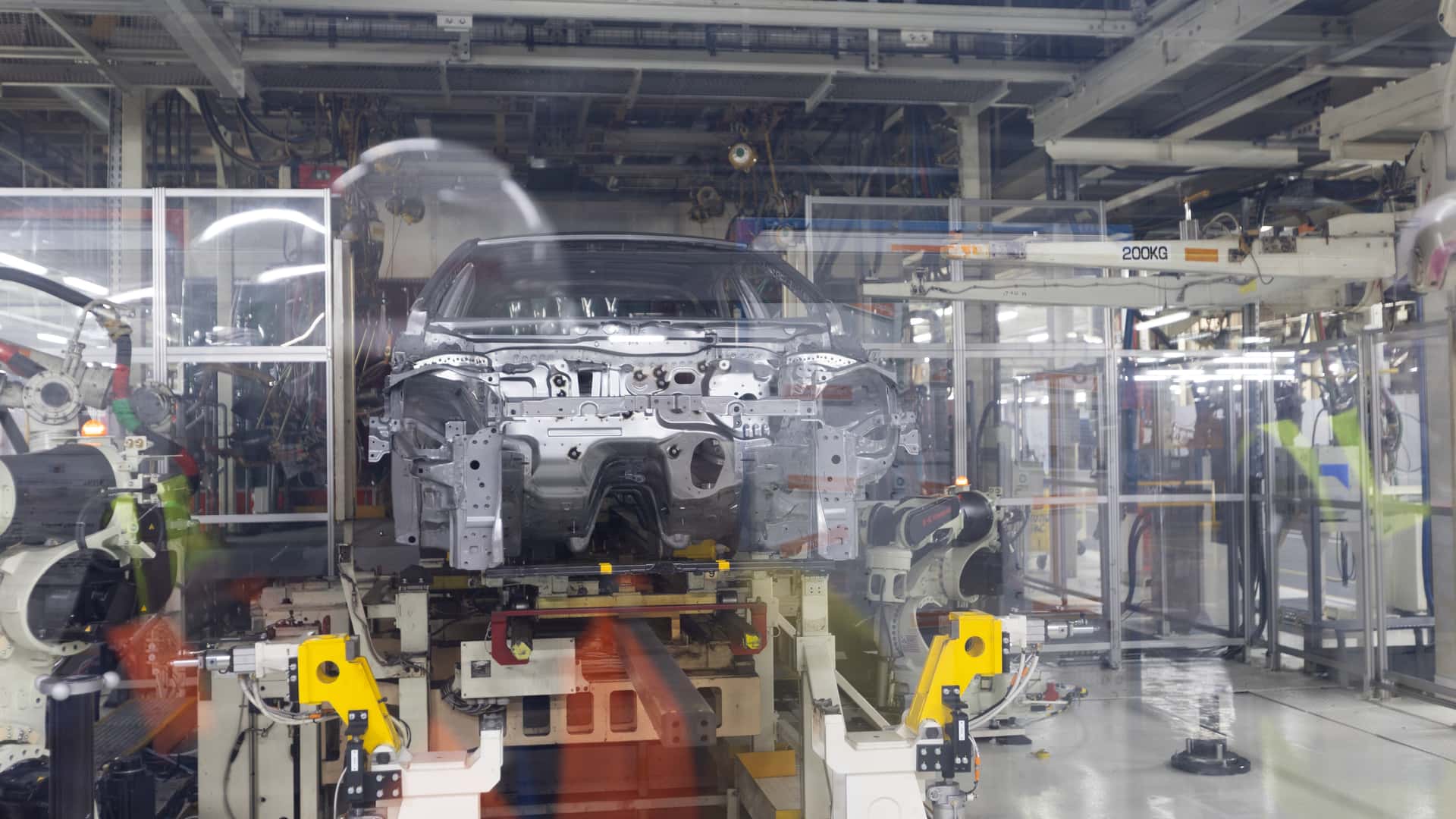 https://cdn.motor1.com/images/mgl/P3Bq2r/s1/toyota-uk-production.jpg