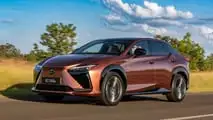 Lexus RZ 500e 2026 em movimento
