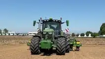 John Deere,1400 vacche e l'agricoltura di precisione