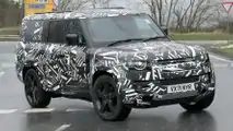 Land Rover Defender 130 (2023) als Erlkönig auf dem Nürburgring