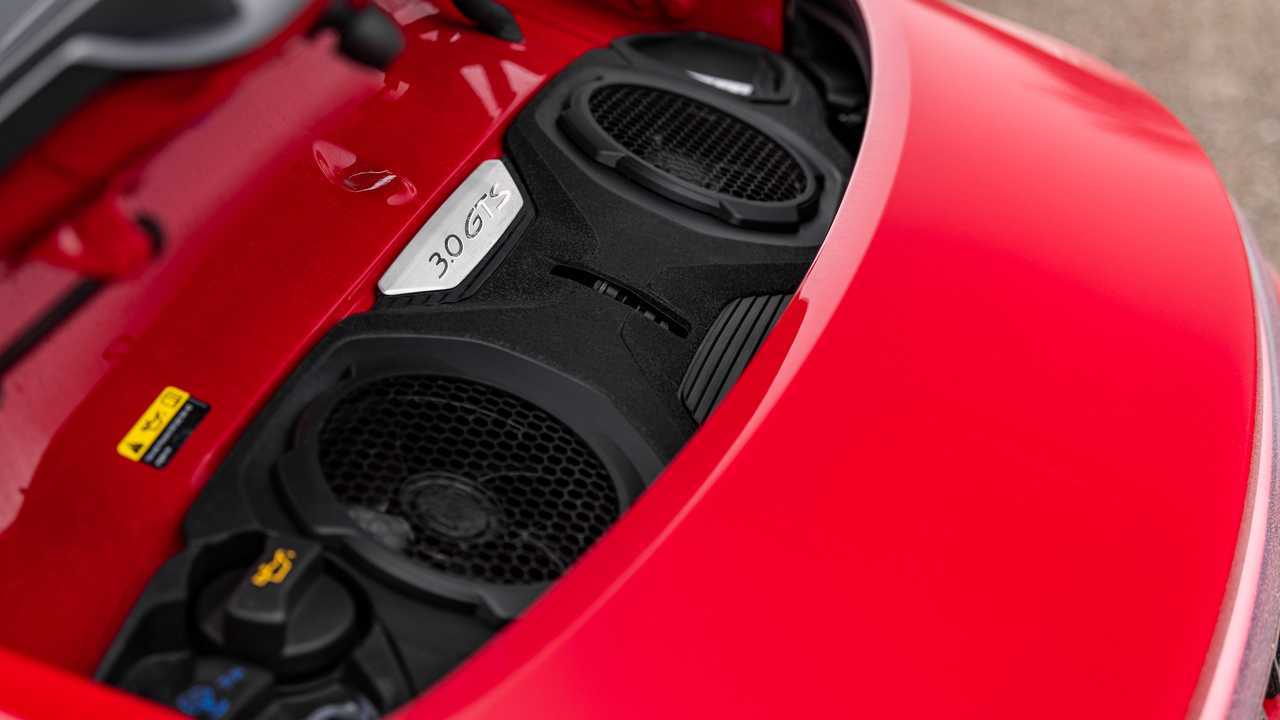 Porsche 911 Carrera GTS vs Mazda MX-5