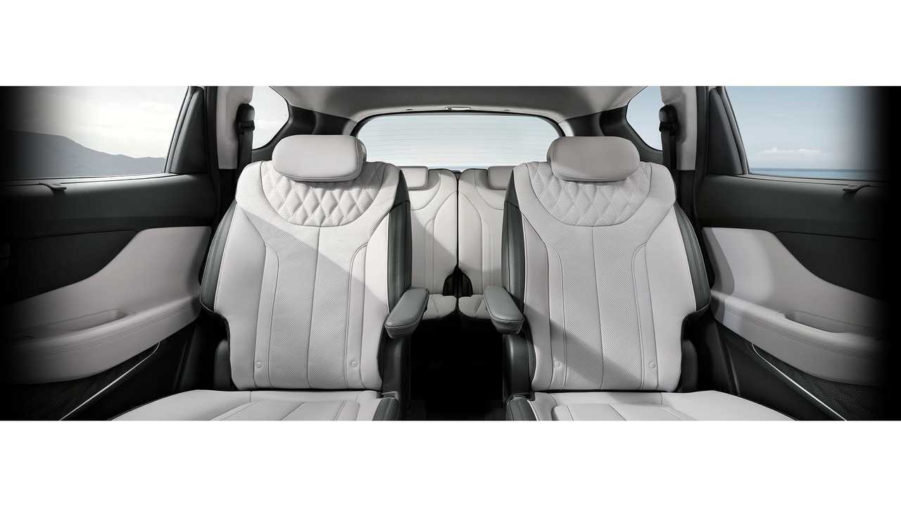Hyundai Santa Fe with six seats (KDM)