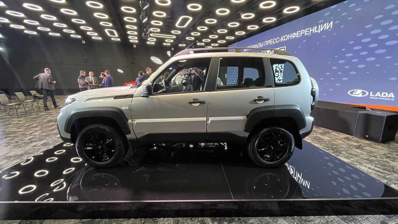 Lada Niva Travel Black