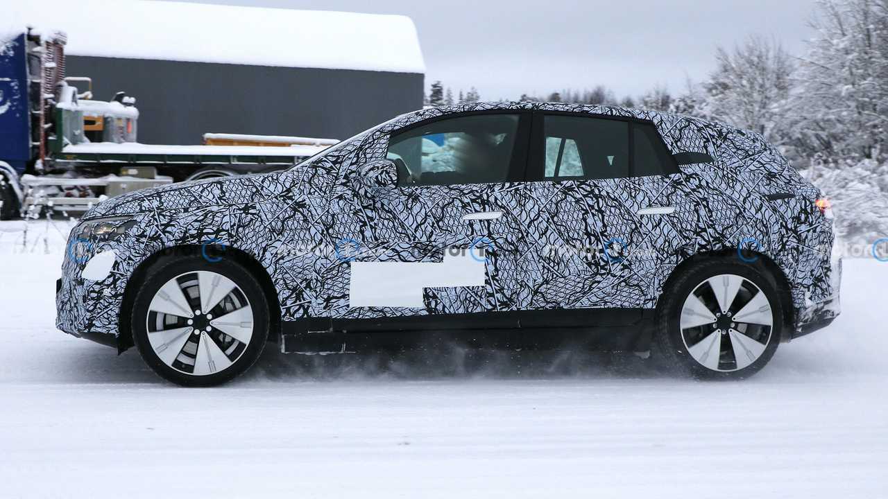 Mercedes-Benz EQE SUV на тестах