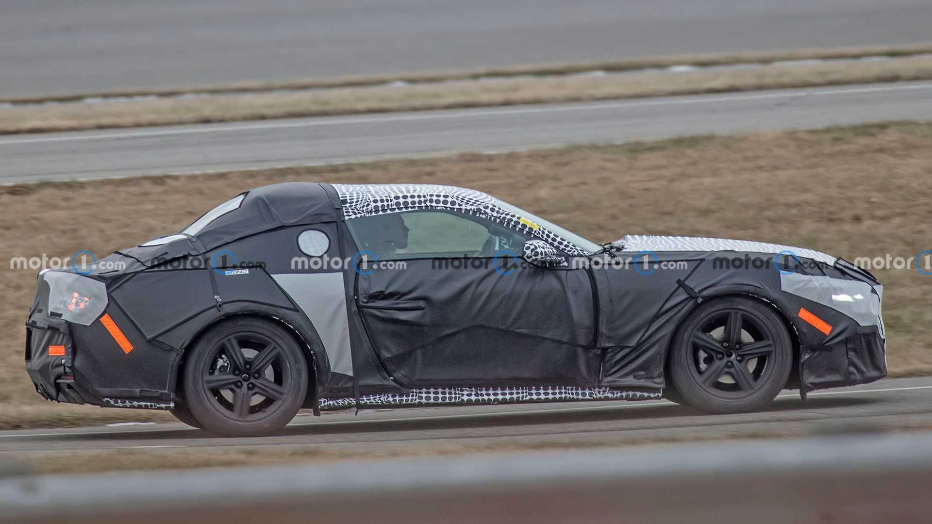 new-ford-mustang-side-view-spy-photo.jpg