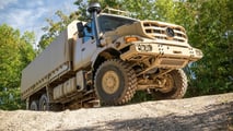 Mercedes Arocs und Zetros in Militär-Ausführung
