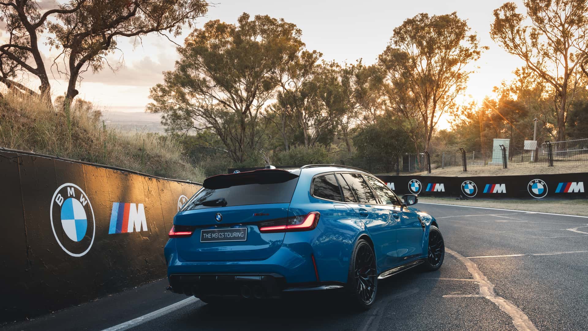 https://cdn.motor1.com/images/mgl/P3J684/s1/bmw-m3-cs-touring-2025.jpg