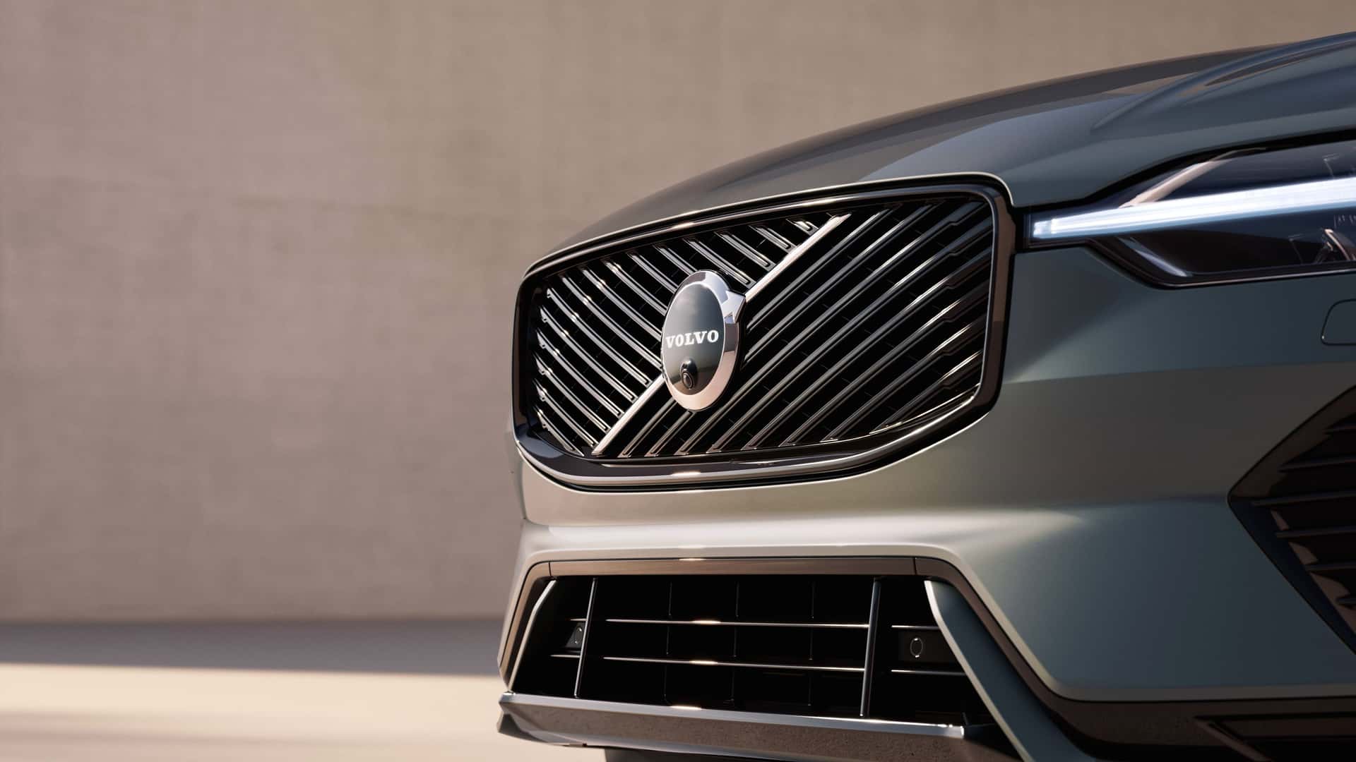 https://cdn.motor1.com/images/mgl/P3JOjK/s1/2026-volvo-xc60.jpg