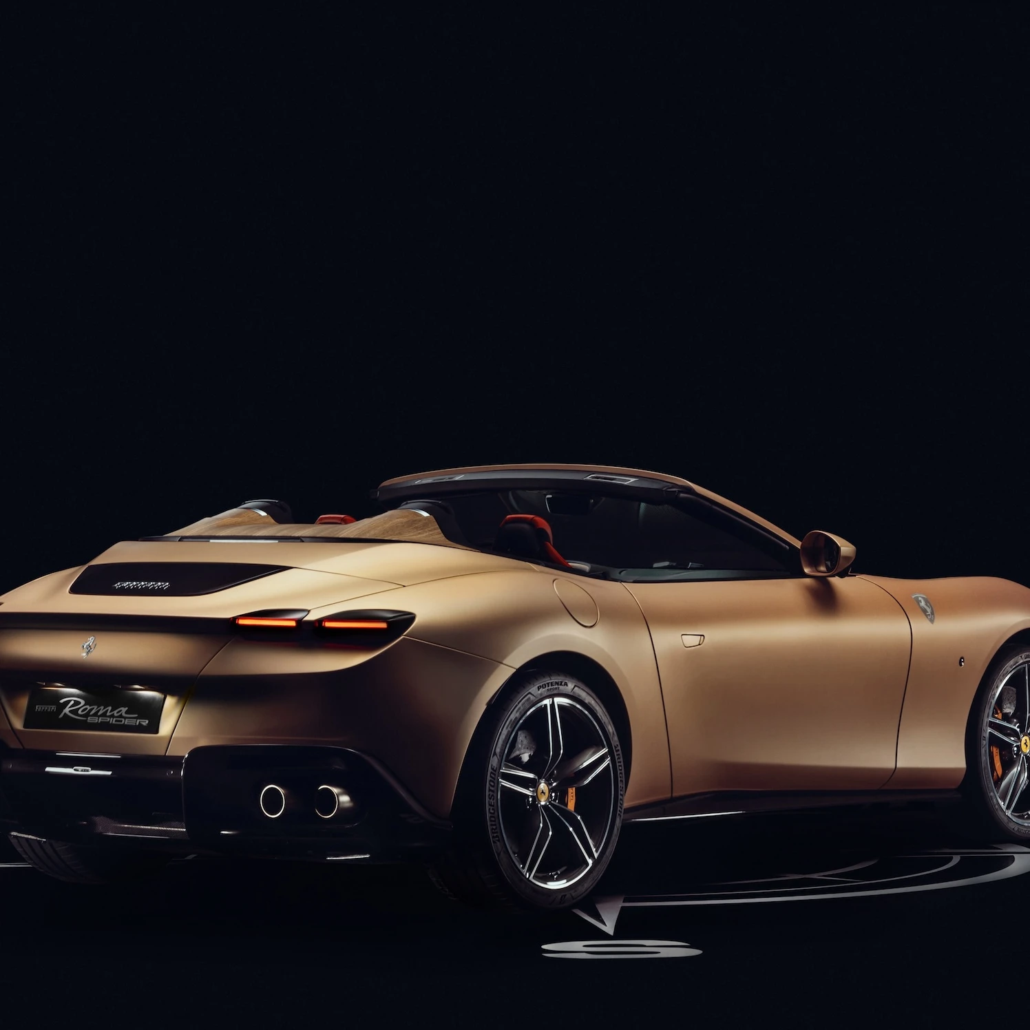 フェラーリ　Roma カタログ The Ferrari Roma Looks Good With Wood