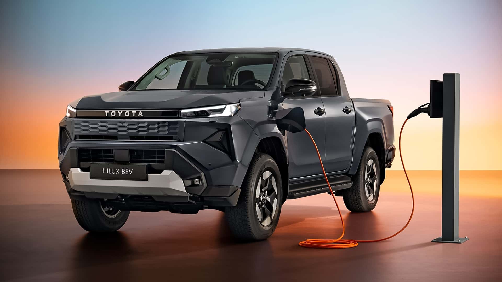 Neuer-Toyota-Hilux-wird-erstmals-auch-vollelektrisch