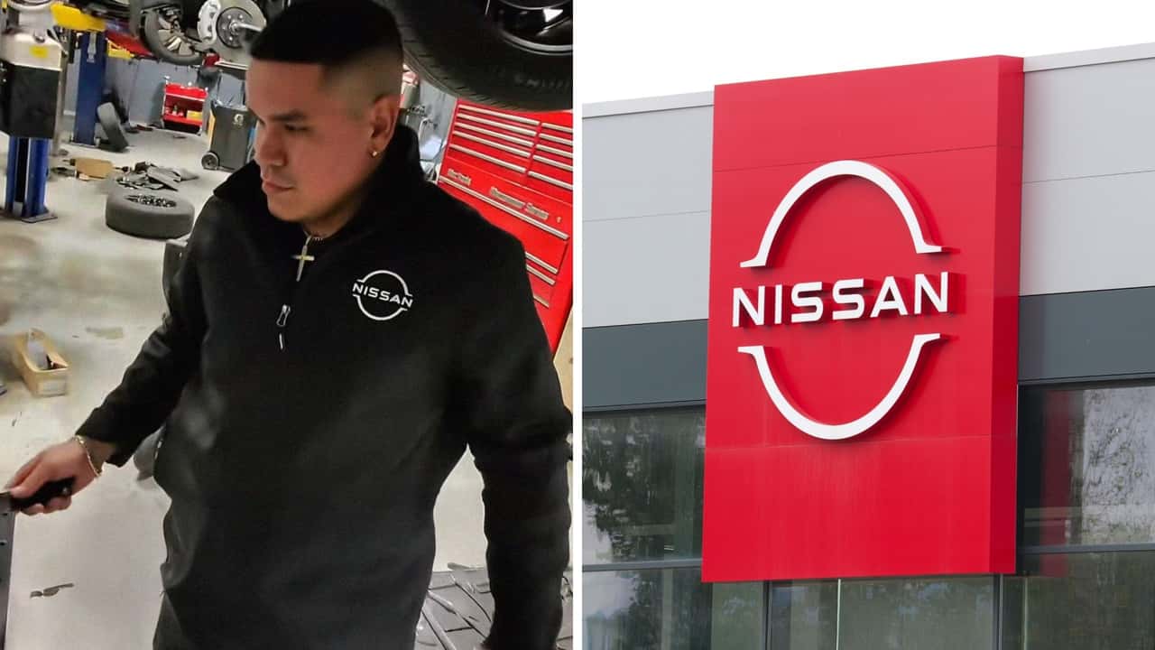 Nissan Master Tech Replaces Battery