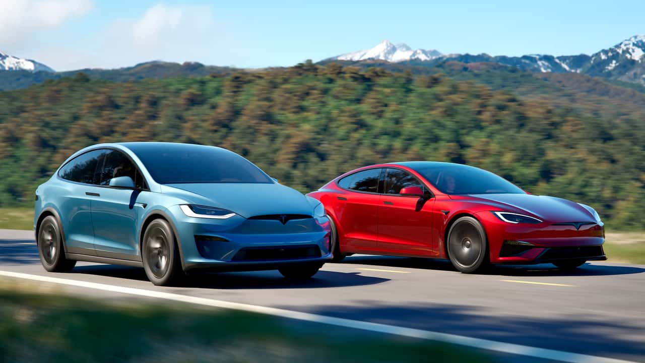 Tesla Model X (vorne) und Model S 