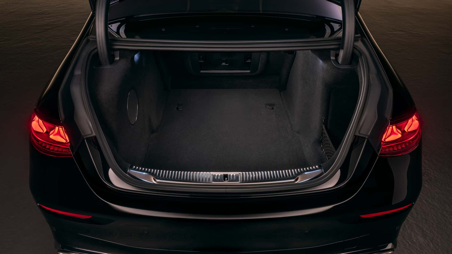 https://cdn.motor1.com/images/mgl/P3M6b8/s1/2027-mercedes-benz-s-class.jpg