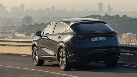 Concept Nissan Ariya con paneles solares