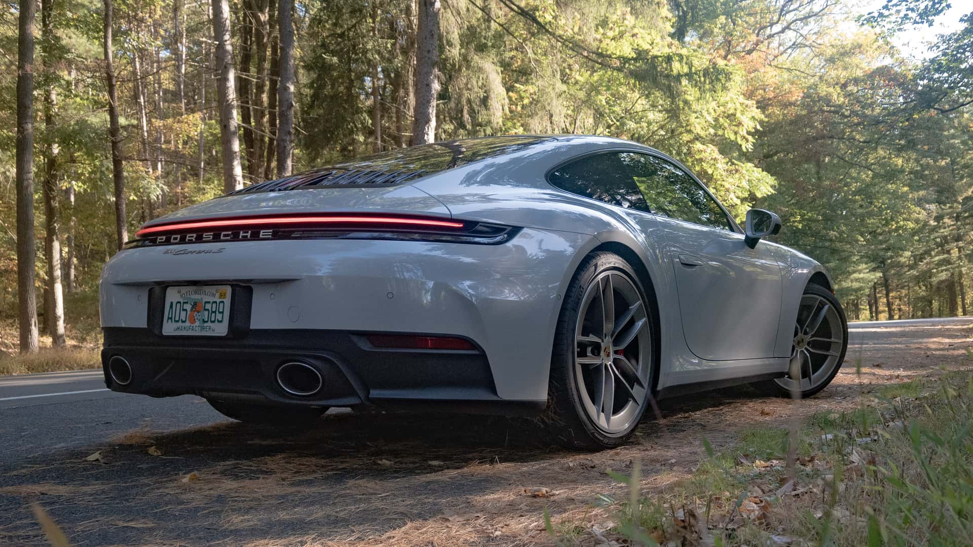 https://cdn.motor1.com/images/mgl/P3MQMG/s1/2025-porsche-911-carrera-s.jpg