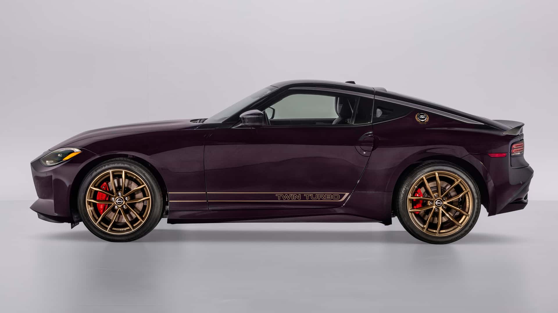 2026-nissan-z-heritage-edition-profile.jpg