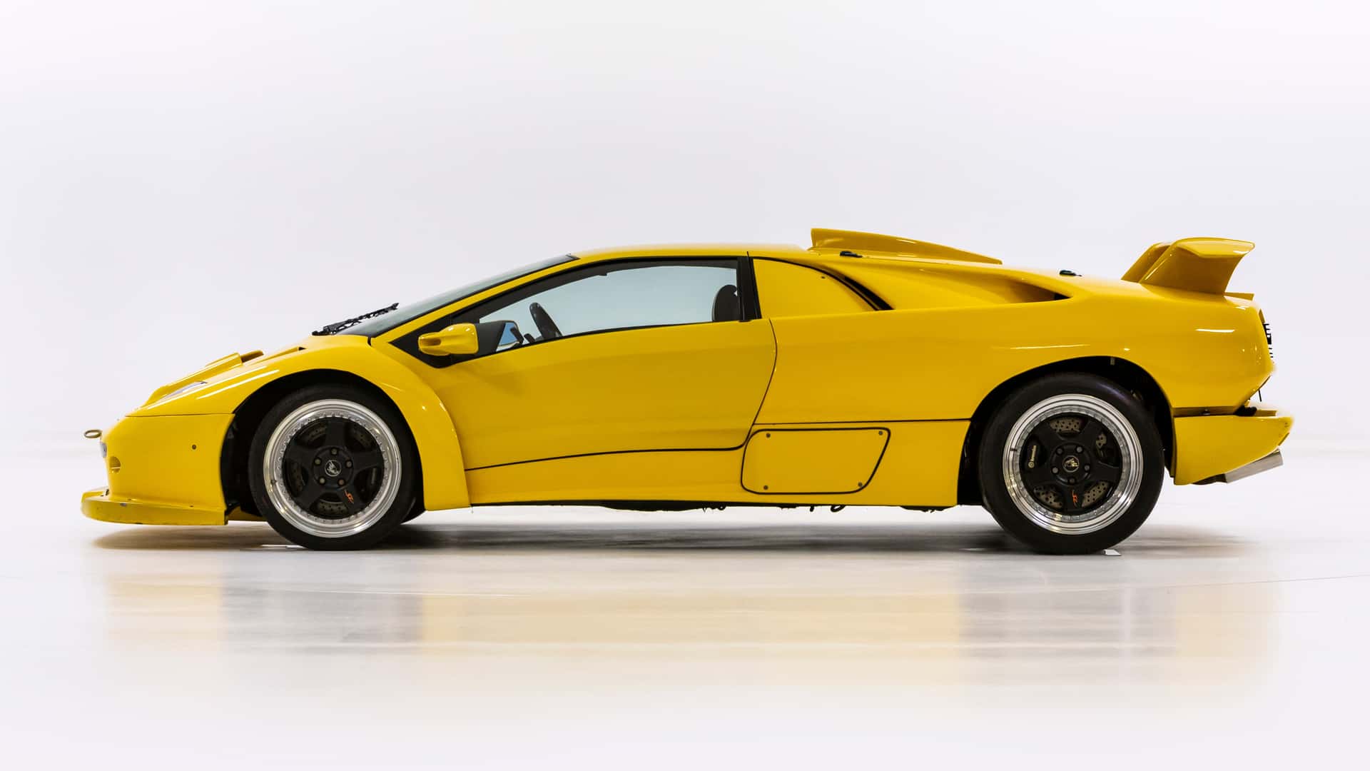 lamborghini-diablo-sv-with-w16-engine.jpg