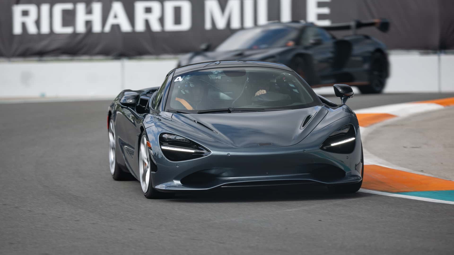 https://cdn.motor1.com/images/mgl/P3MYL2/s1/miami-international-autodrome-mclaren-750s.jpg