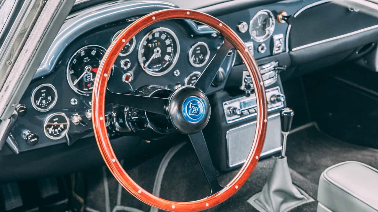 James Bond Aston Martin DB5 Restomod Drive