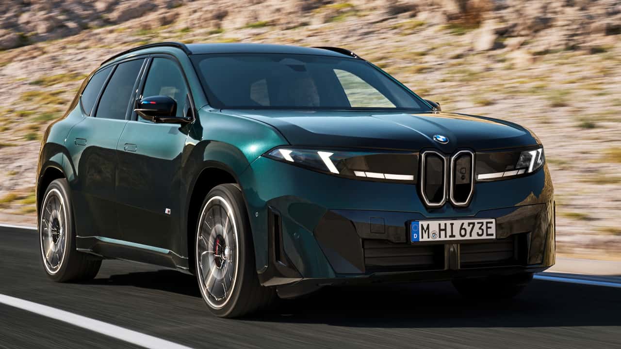 La BMW iX3 diventa M e arriva a 612 CV
