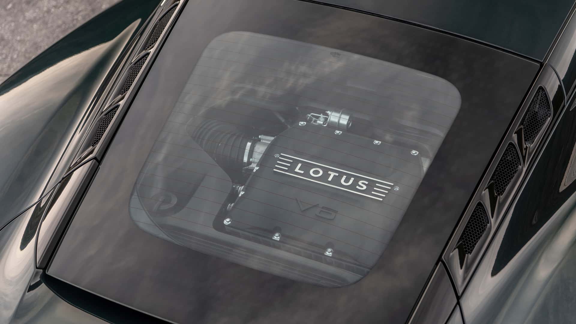 https://cdn.motor1.com/images/mgl/P3WRv4/s1/2024-lotus-emira-exterior.jpg