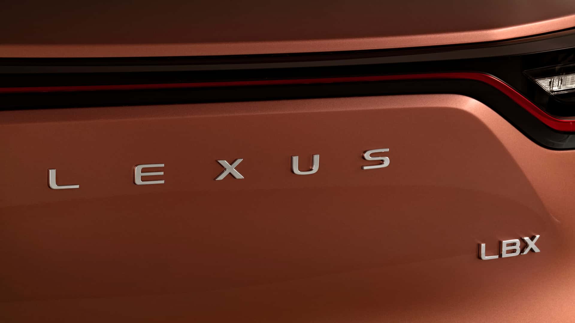 https://cdn.motor1.com/images/mgl/P3WkAX/s1/foto---lexus-lbx-2023-photogallery---immagini.jpg