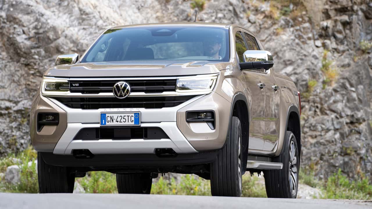 Foto - Volkswagen Amarok (2023), la prova su strada