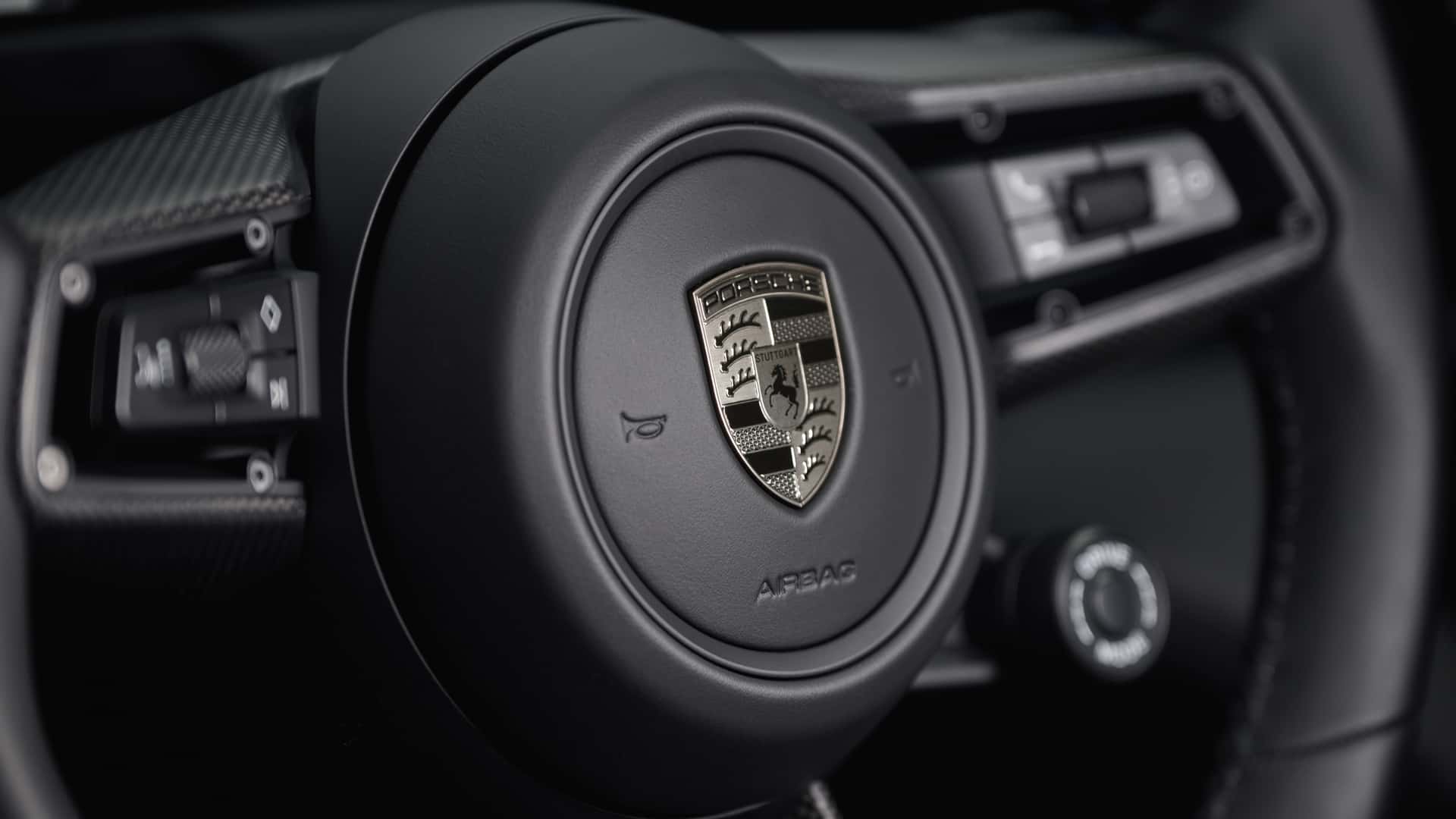 https://cdn.motor1.com/images/mgl/P3g1e4/s1/porsche-taycan-cross-turismo-2024.jpg
