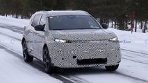 Peugeot E-5008 spy photo