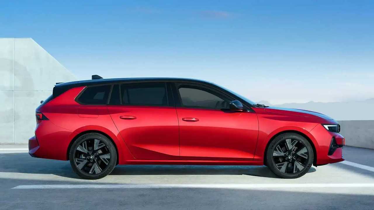 Opel Astra Sport Tourer elettrica (2023)