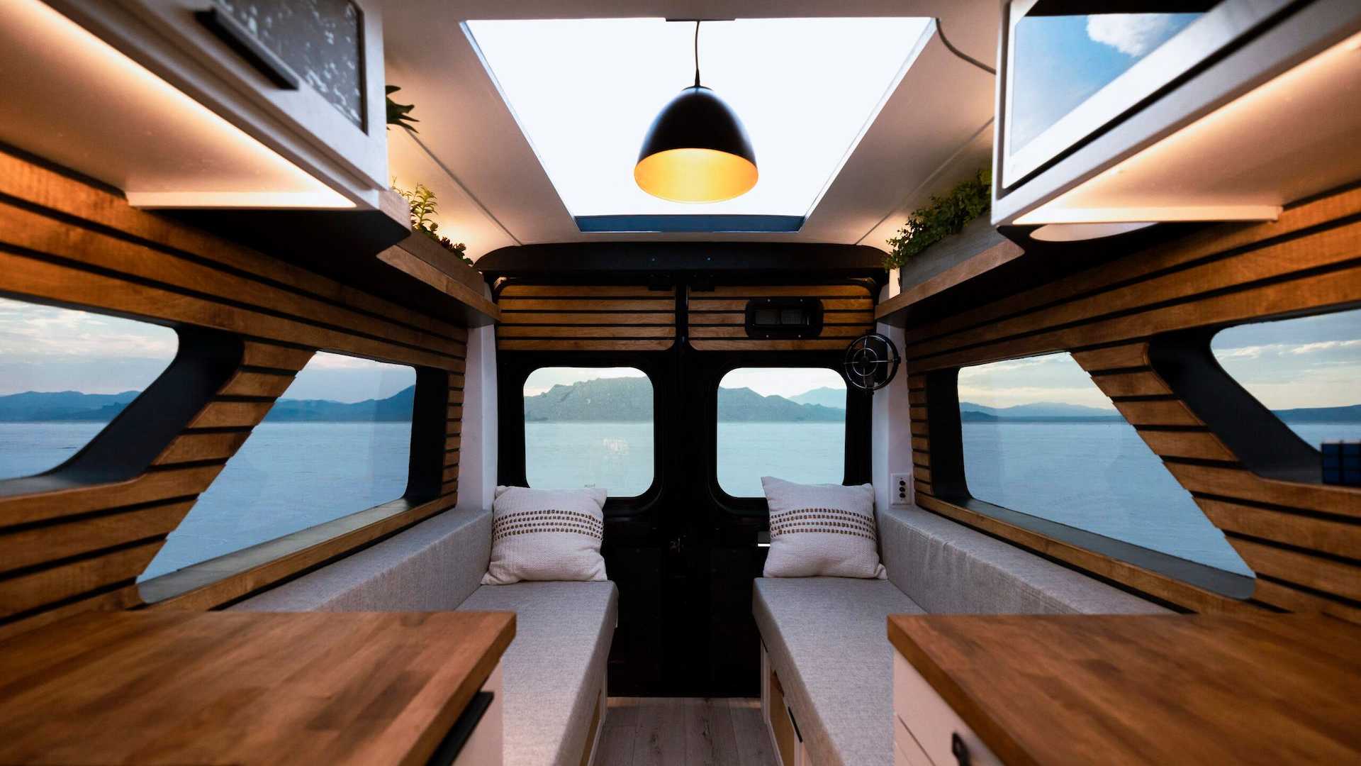 Esta Ram ProMaster es una camper perfecta para ver las estrellas