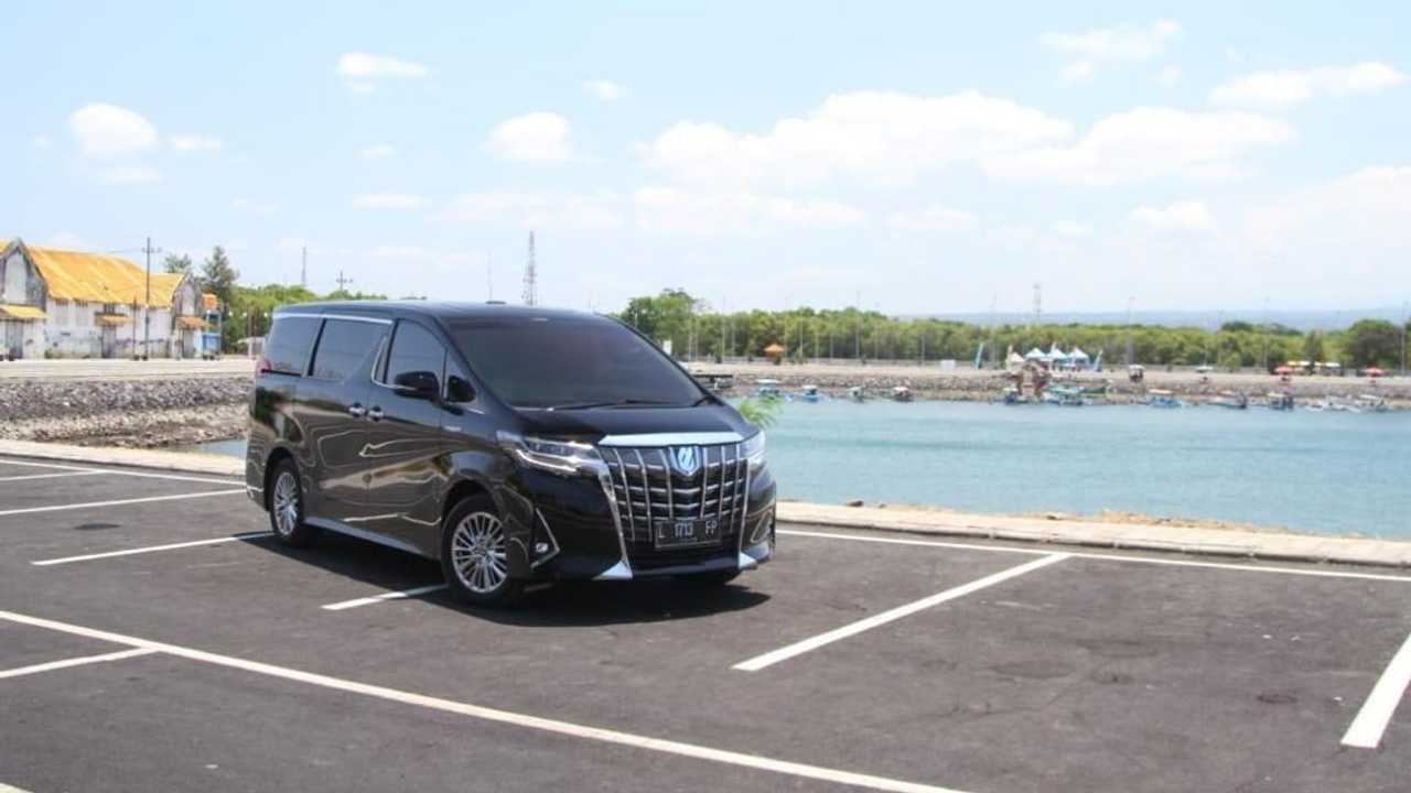Mobil listrik Toyota