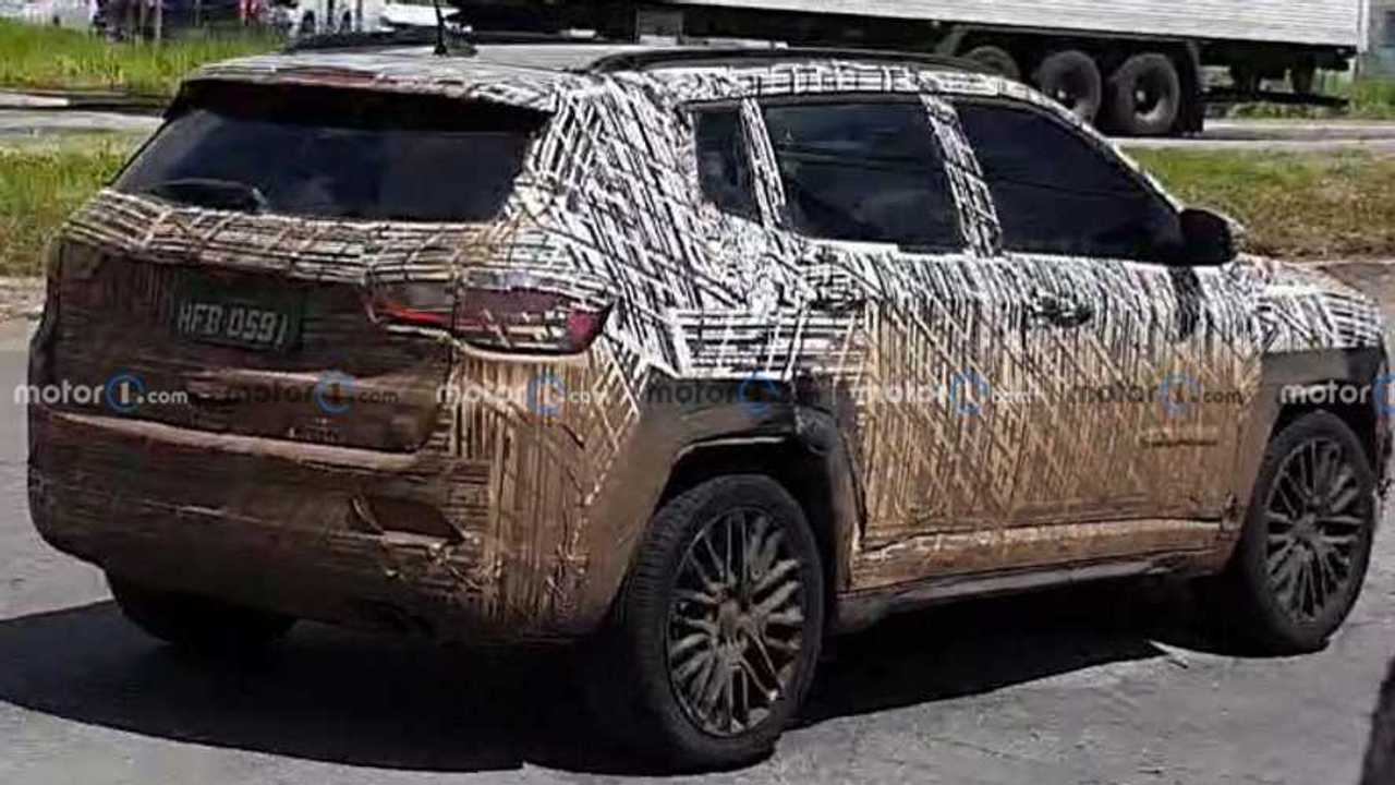 Flagra: Jeep Compass 2022 em Betim (MG)