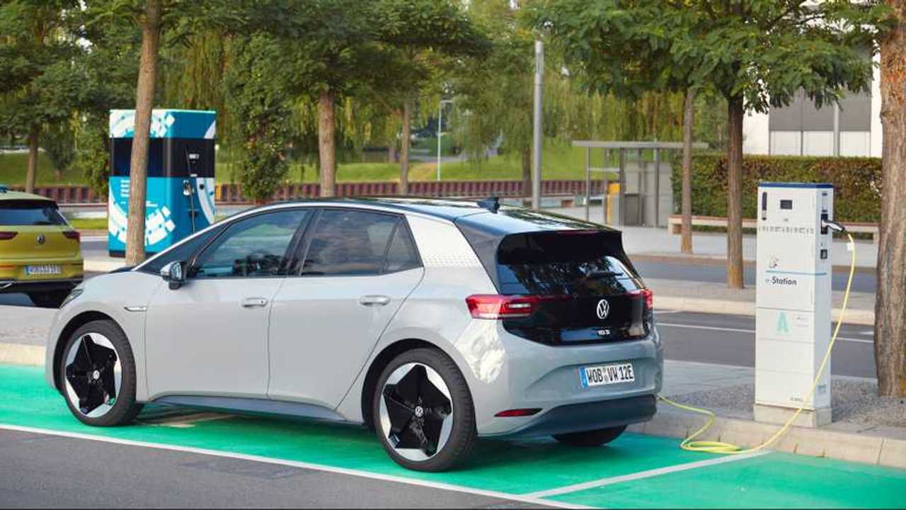 VW ID.3 an Elektro-Ladesäule