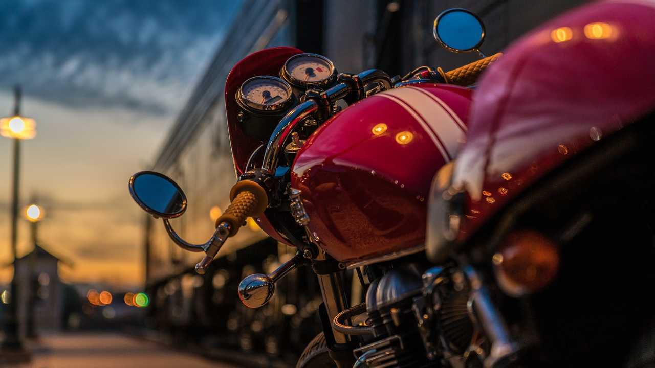 Diferencias moto de calle vs. Superbike