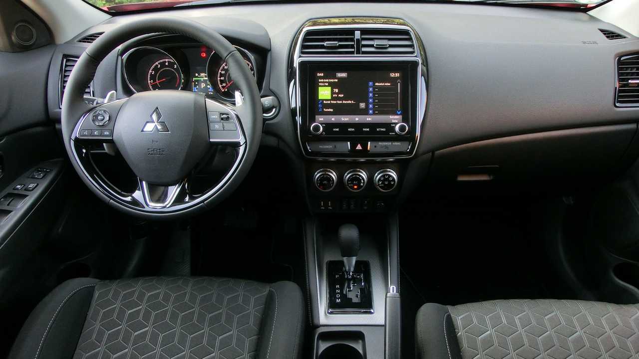 Das Cockpit in der Version 2WD CVT mit der Ausstattung