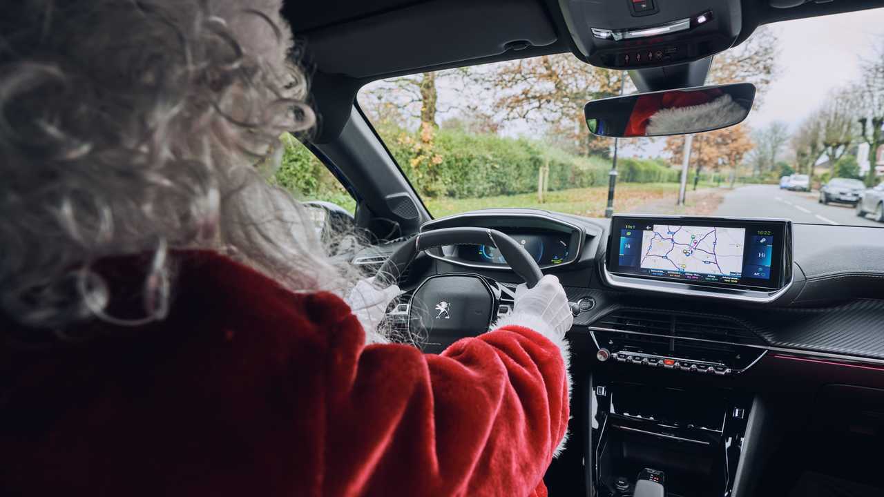 Festive driving in the Peugeot e-208