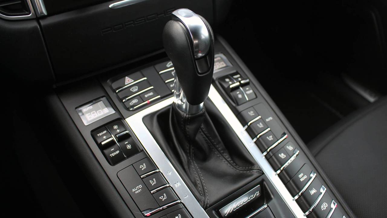 2018 Porsche Macan Turbo: Review