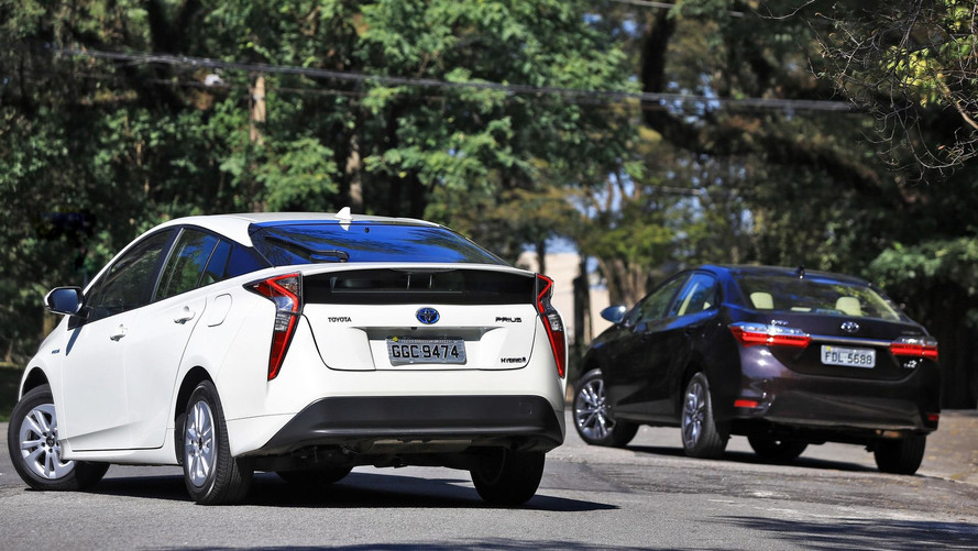 Comparativo - Toyota Prius e Corolla Altis