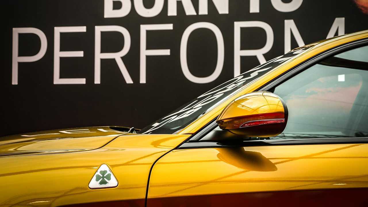 Alfa Romeo Giulia de color dorado