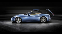 Ferrari California, in Azzurro