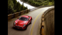 L'Alfa Romeo 8C Competizione su strada...
