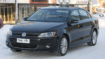 2013 Volkswagen Jetta Hybrid first look on the road 04.02.2012