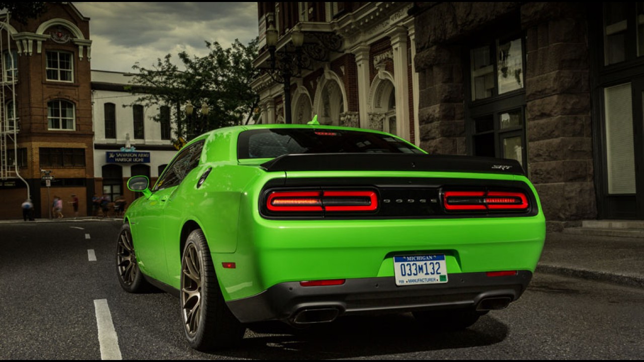 Dodge Challenger Hellcat de 717 cv chega ao Brasil por R$ 799 mil