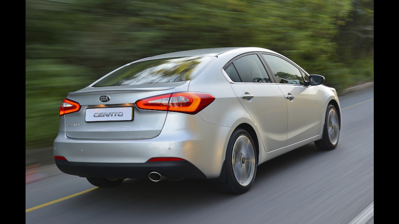 Kia Cerato terá reestilização profunda em 2016 para virar "mini Optima"