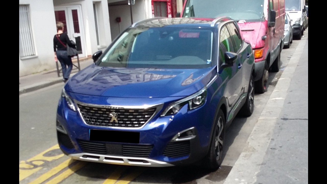 Atração da Peugeot no Salão de SP, nova geração do 3008 é clicada ao vivo