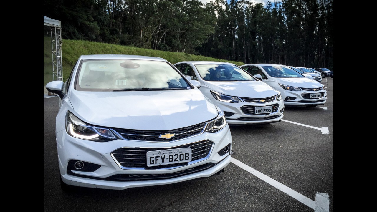 Teste CARPLACE: Novo Cruze vai pra cima do Corolla e até do A3 Sedan