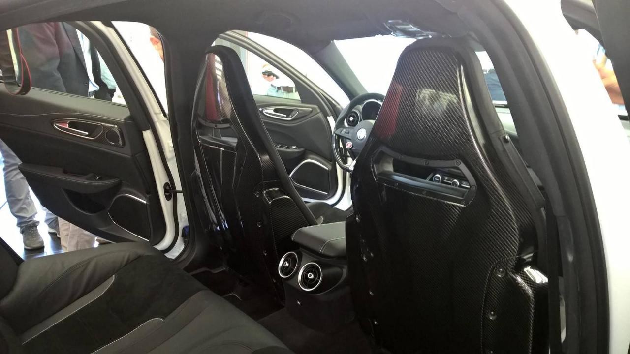 Conheça o novo Alfa Romeo Giulia 2016 por dentro - galeria de fotos
